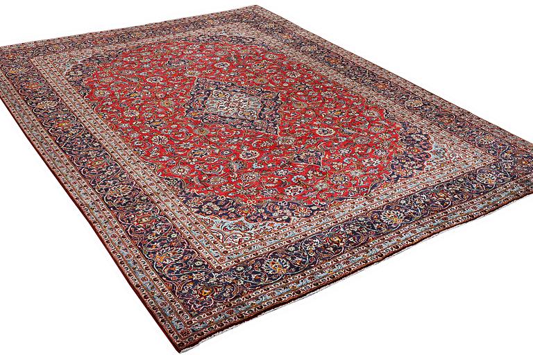 A carpet, Kashan, ca 357 x 287 cm.