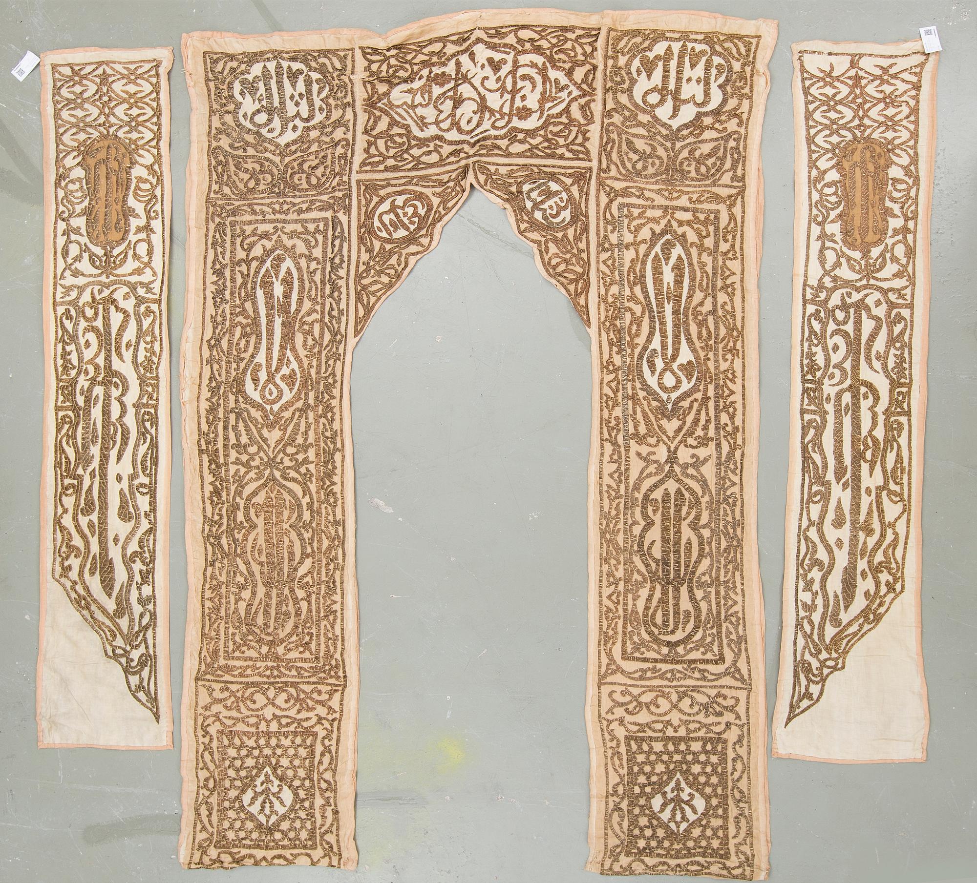DÖRRTEXTILIER, 3 st. Sannolikt Persien, 1800-tal.