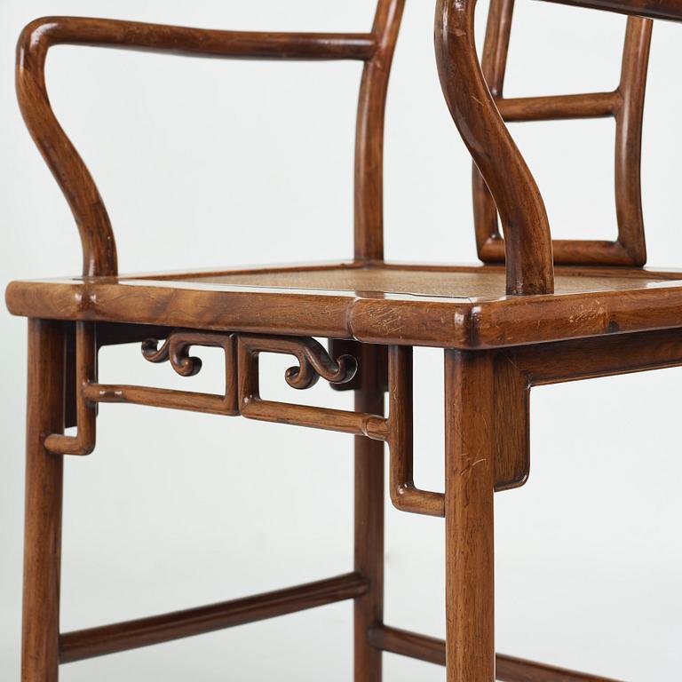 KARMSTOL, hardwood. Troligen sen Qingdynasti.
