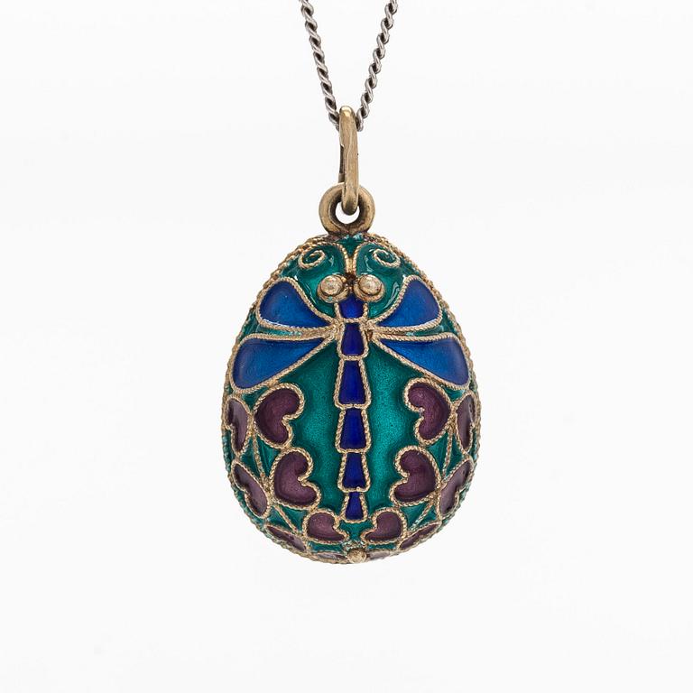 A gilded sterling silver enamel egg pendant, Moscow, with a chain in 14K white gold.