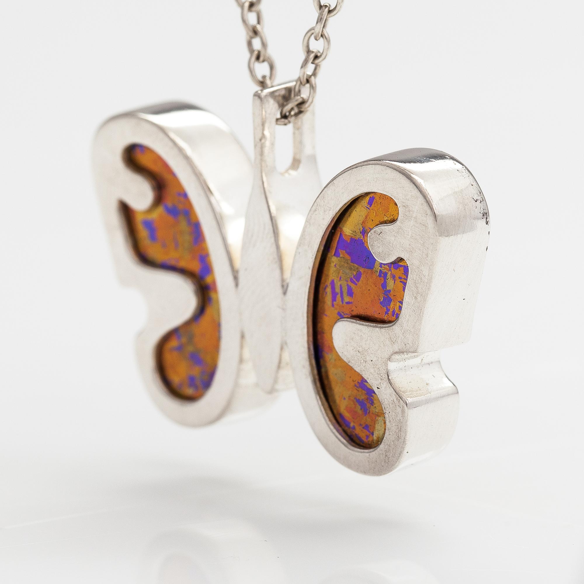Nanny Still, A sterling silver and titanium necklace. Kultakeskus, Hämeenlinna.