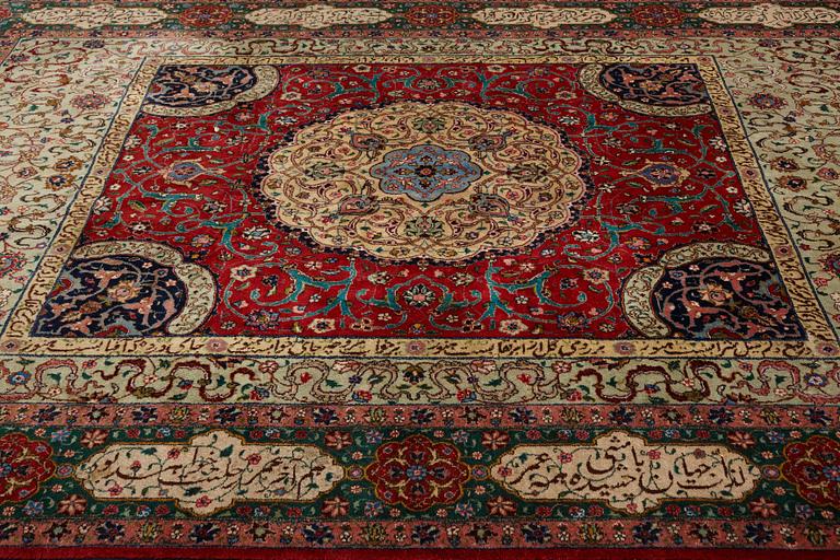 Matto, semi-antique Tabriz, signed ca 335,5 x 256,5 - 261,5 cm.