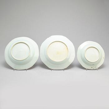 A blue and white part dinner service, Qing dynasty, 19th Century. (32 pieces).