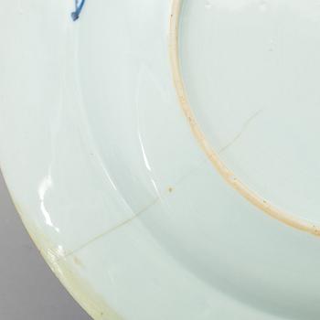 Two Chinese export porcelain dishes, early 18th century.