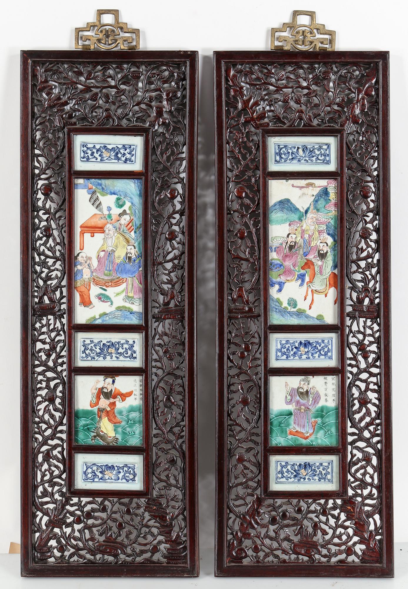 PANELER, 2 stycken, trä och porslin, Kina, 1900-talets andra hälft.