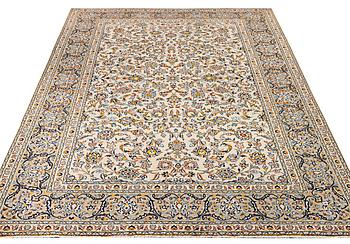A Kashan carpet, c. 337 x 245 cm.