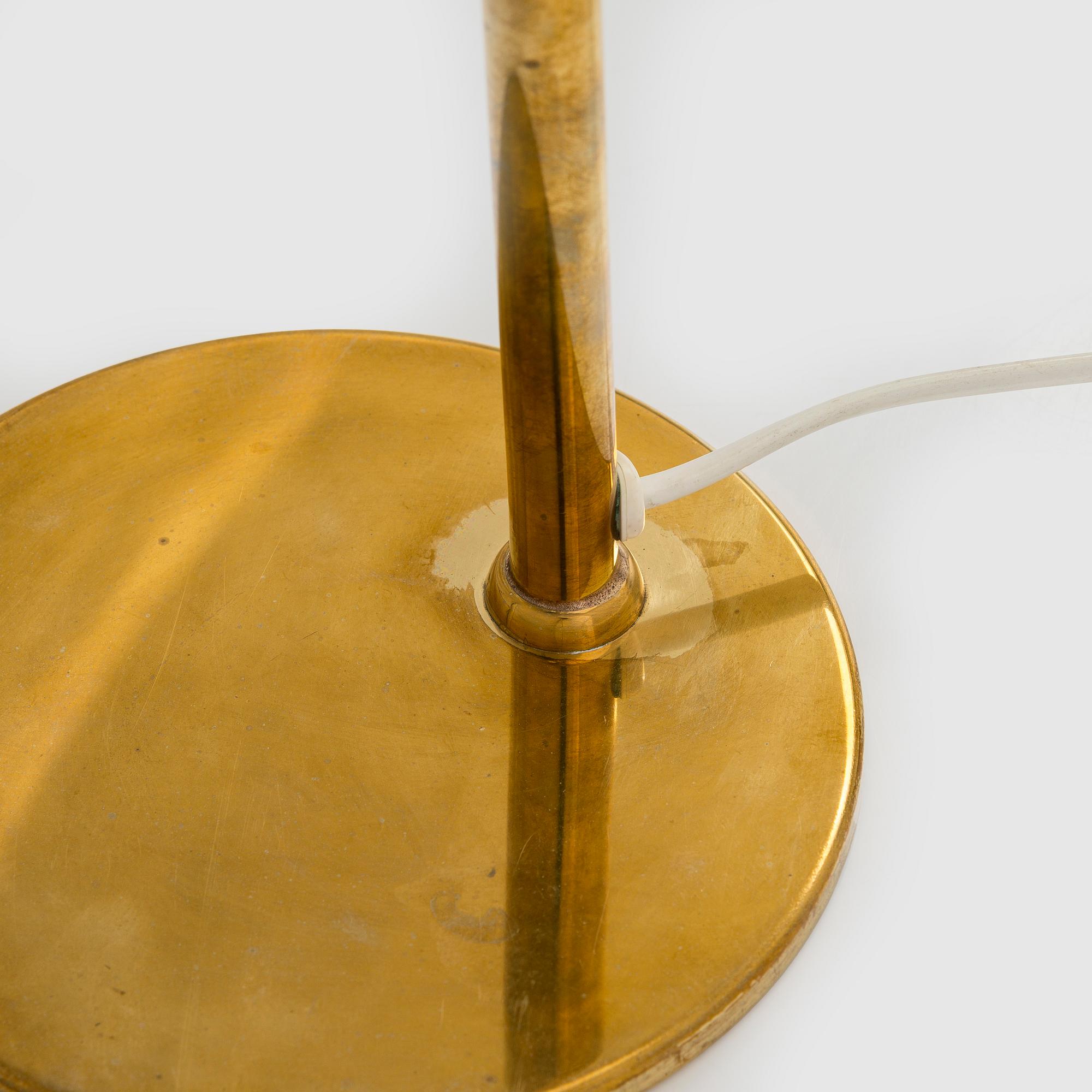 Paavo Tynell, bordslampa, modell 9227 Idman 1900-talets mitt.