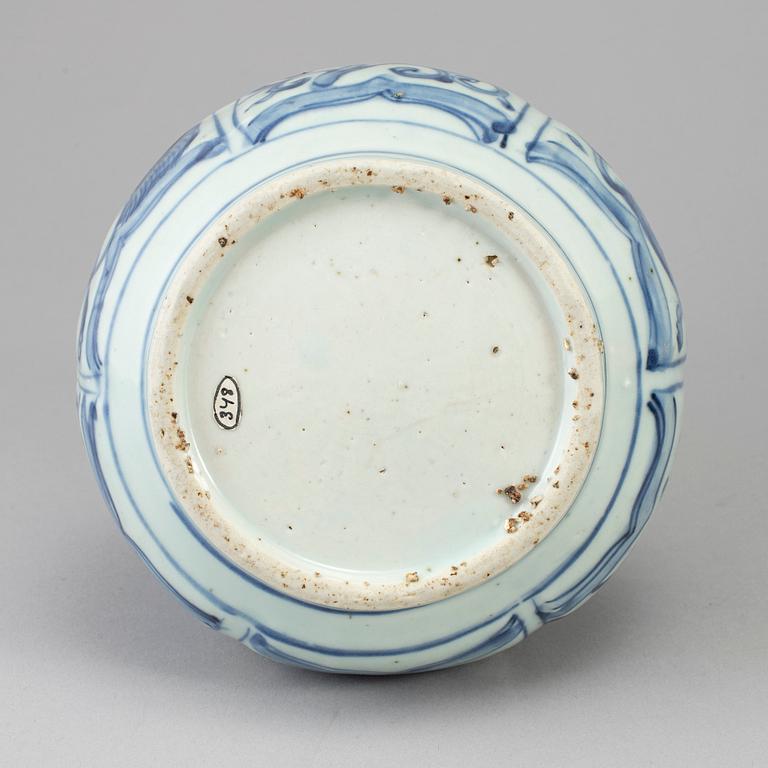 A blue and white kraak flask, Ming dynasty, Wanli (1572-1623).