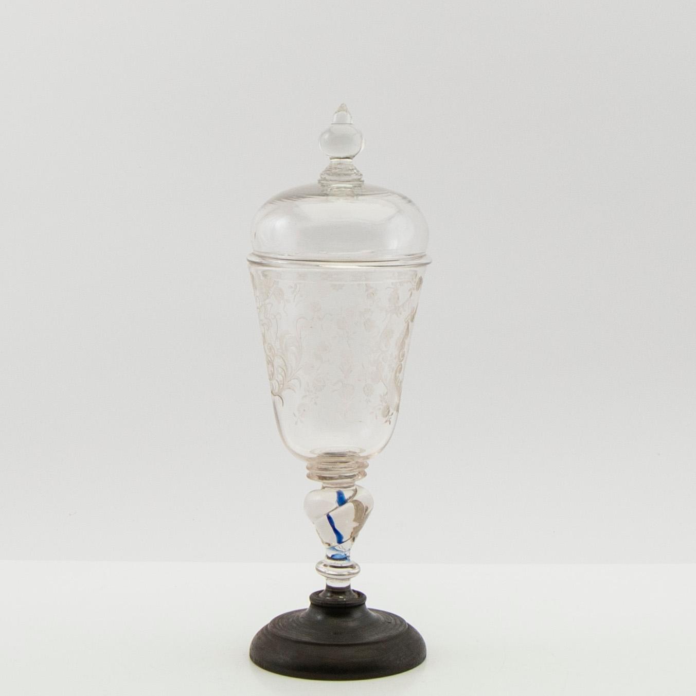 Cup with lid, glass, 18th century.