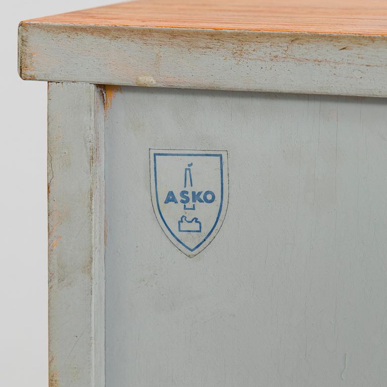 Ilmari Tapiovaara, a 1960's dressing table/sideboard, model 1503, for Asko.