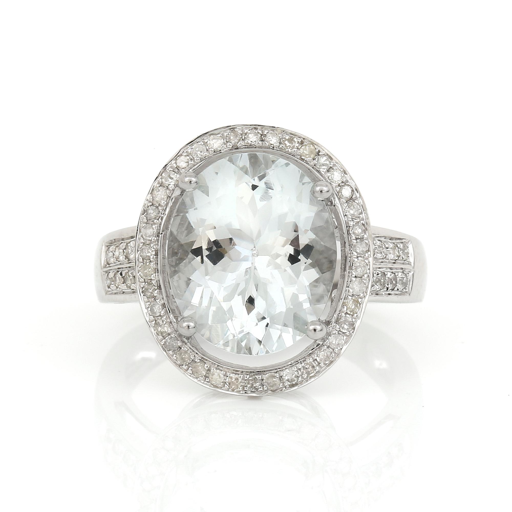 RING, 14K vitguld med ovalslipad goshenit ca 1,50 ct och små diamanter. Total vikt ca 4,83 g.