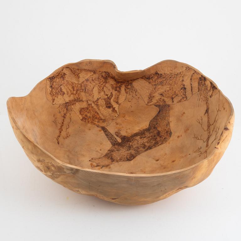 A bowl, signed G.N. and dated 77.