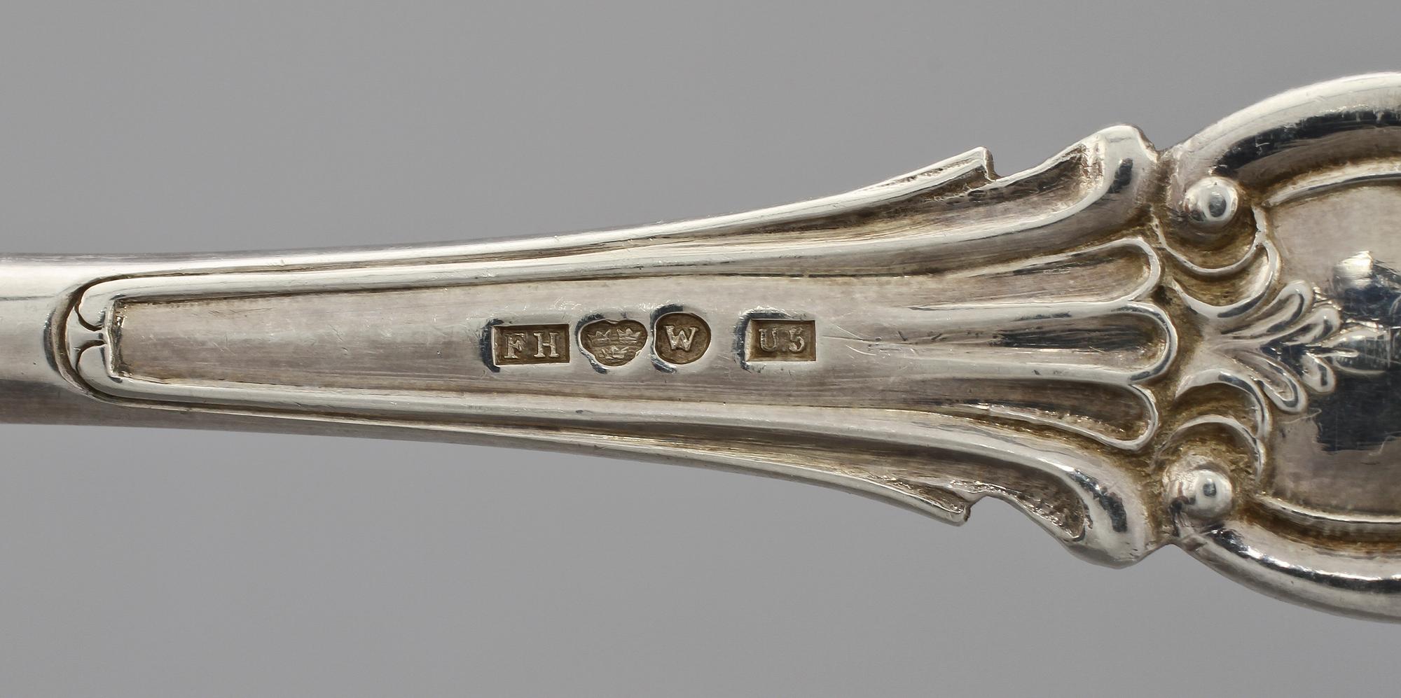GRÄDDKANNA samt SÅSSLEVAR, 2 st, silver, bl a William Lyon, Göteborg, 1800-tal. Vikt 385g.
