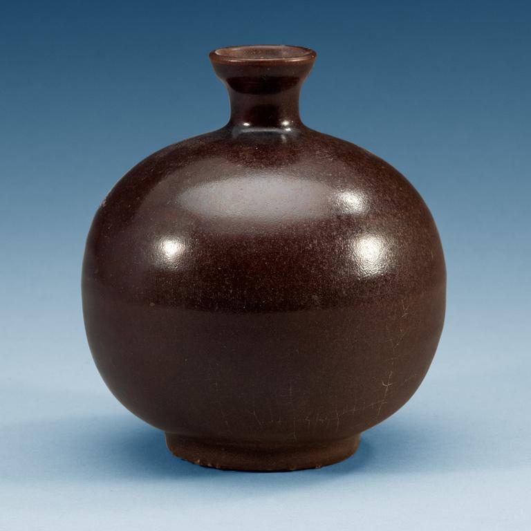 A Henan black glazed vase, Song dynasty (960-1279).