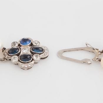 Pärlcollier med naturliga pärlor Ø 4.10-10 mm samt mindre pärlor emellan.