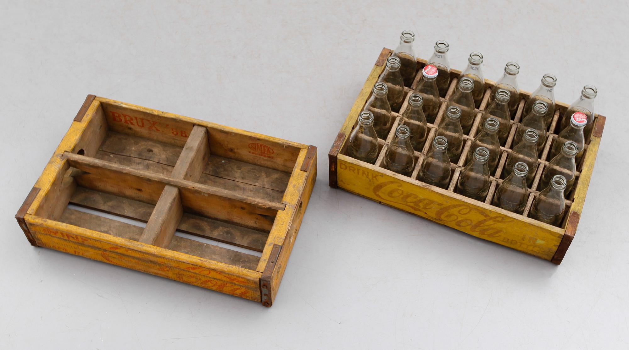 LÄSKBACKAR, 2 st, Coca-Cola, 1900-talets mitt.