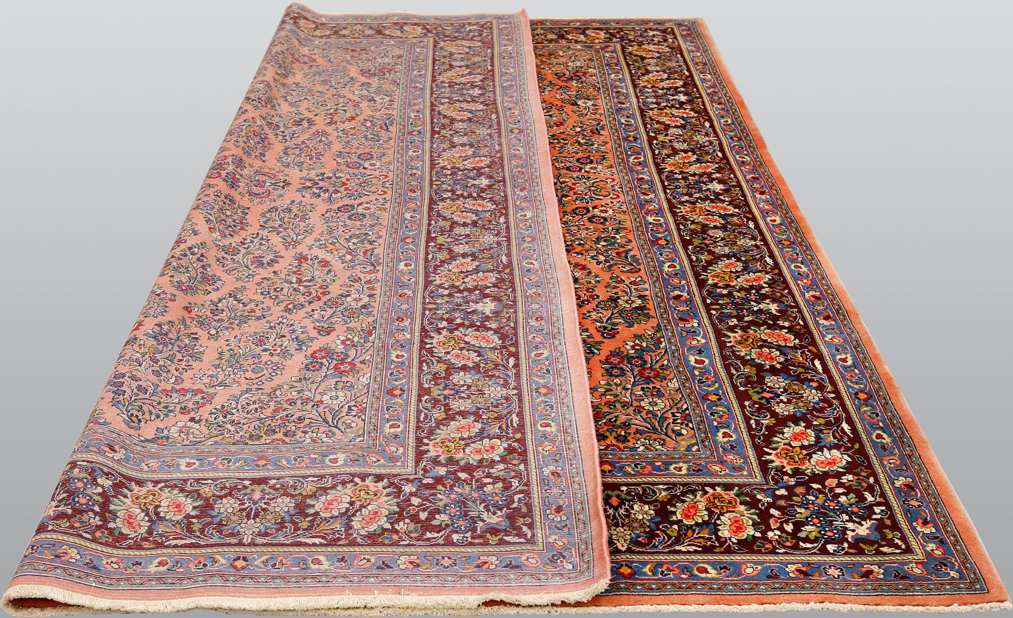 A Sarouk carpet, ca 323 x 248 cm.
