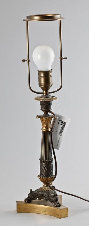 BORDSARMATUR/LJUSSTAKE, mässing, empirestil, sent 1800-tal.