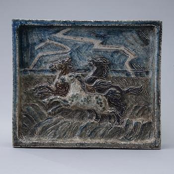 RELIEF, stengods, Knud Kyhn, Royal Copenhagen 1966, monogramsignerad i godset, även a tergo.