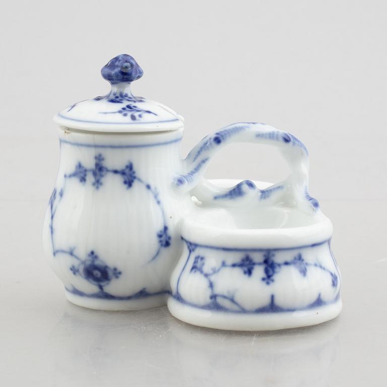 Three small jugs/creamers, a pair of small vases and two salt cellars, "Blue Fluted"/"Musselmalet", Royal Copenhagen.