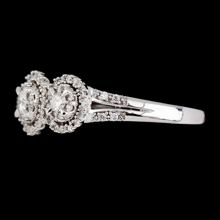 RING, 10K vitguld, diamanter tot ca 0.75 ct.