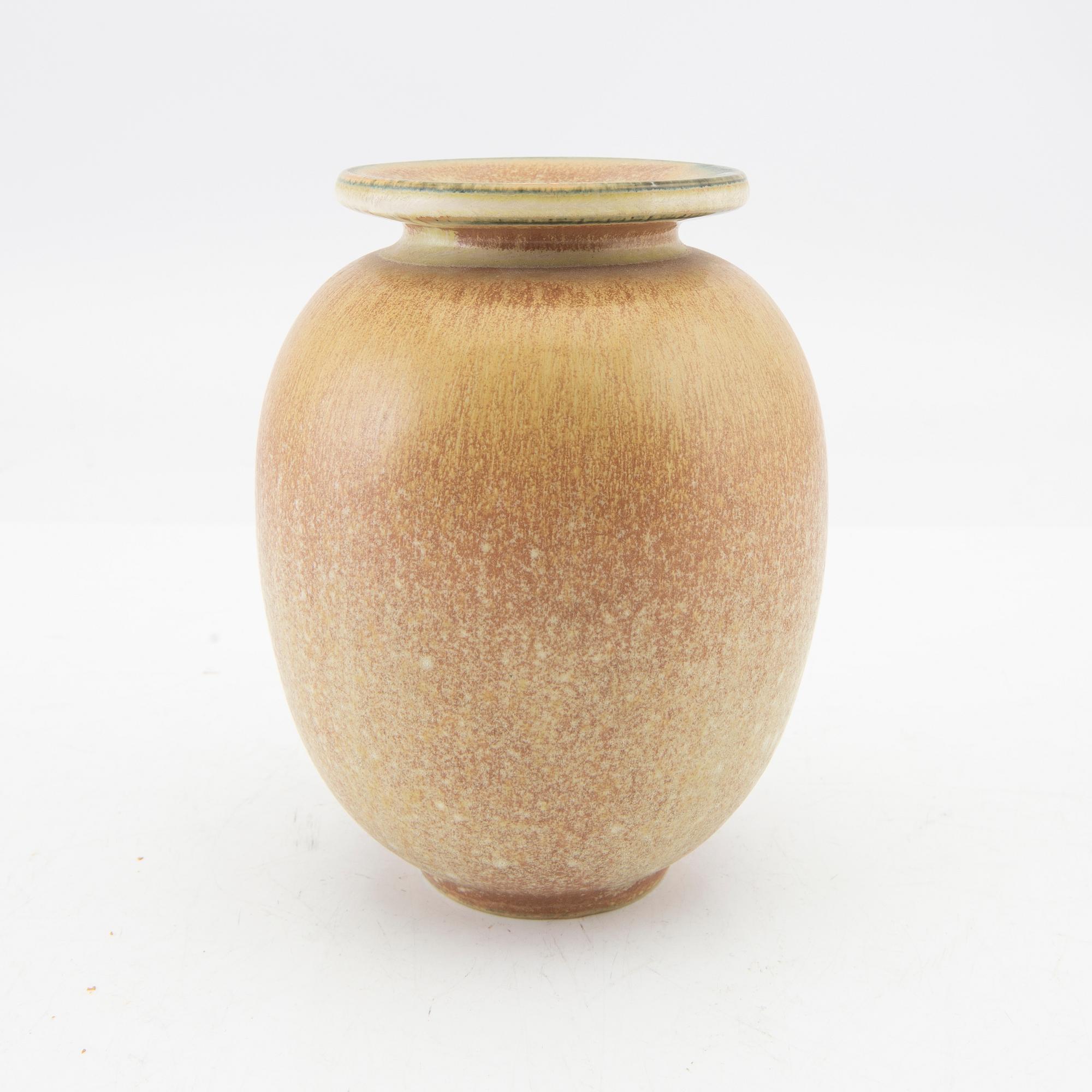 Gunnar Nylund, vas, signerad Rörstrand.