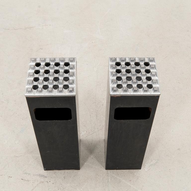 Beck & Jung, a pair of ashtrays on foot "Ultima 15", aluminium, Diverse Ting, Malmö.