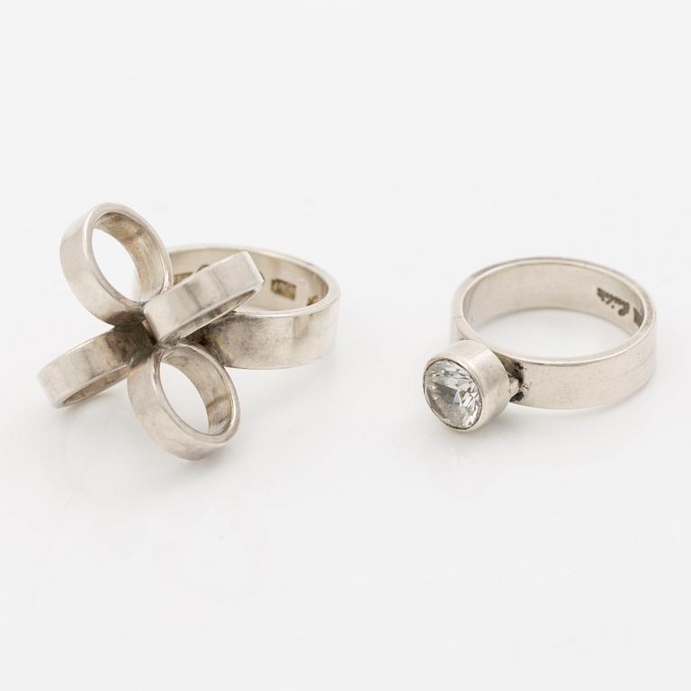 Cecilia Johansson, ringar, 2 st, samt ett par örhängen, silver och förgyllt silver.