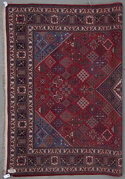 MATTA, Bachtiari, old. Ca 325x237 cm.