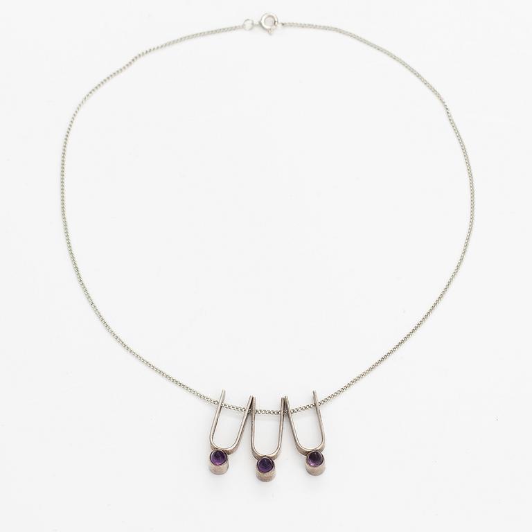 Elis Kauppi, A silver neckalce with amethysts. Kupittaan kulta, Turku 1959.