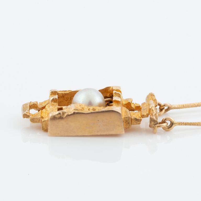 Lapponia, 14K gold necklace with a cultured pearl, designed by Björn Weckström "Magical Pearl".