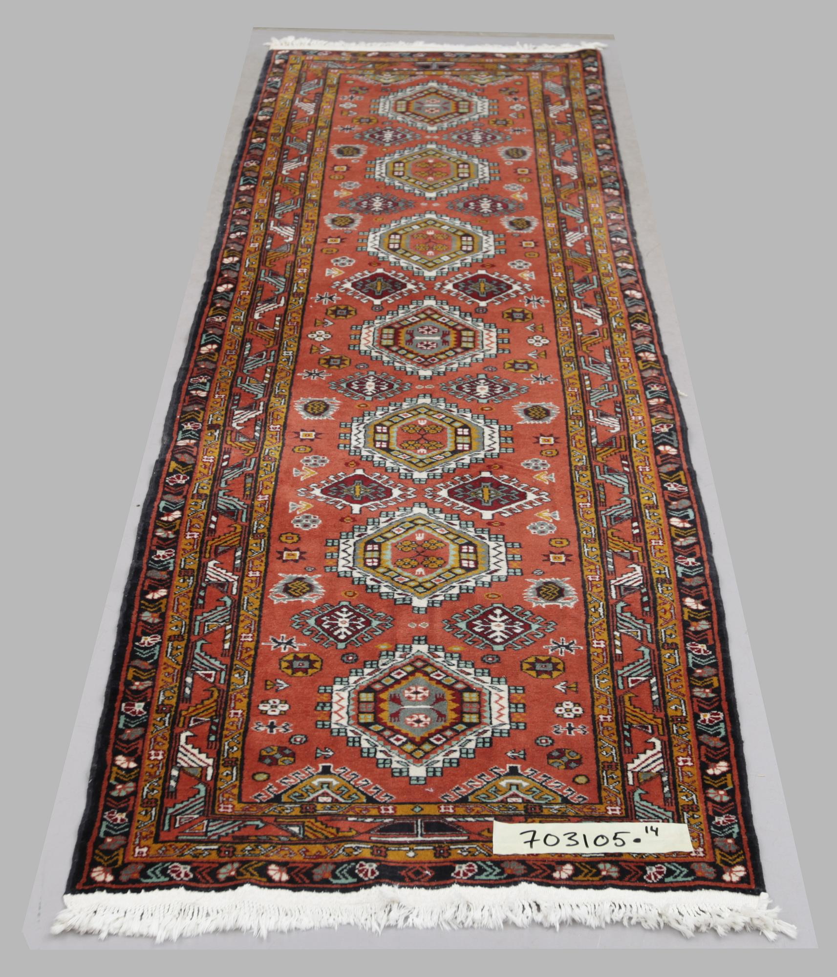 MATTA, orient, ca 296 x 80 cm.