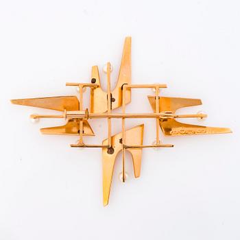 A 14K gold brooch with pearls by Astikainen, Reijo, Helsinki 1962.