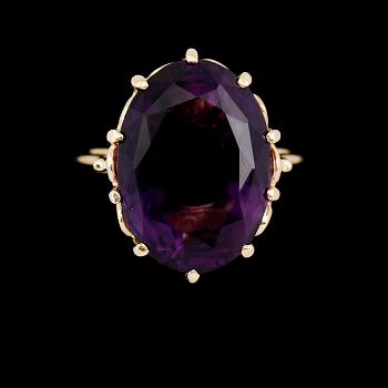 RING, 14 k guld, ametist 21.03 ct. Tot vikt ca 10 g.