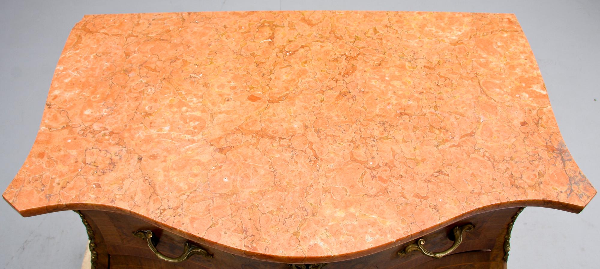 BYRÅ med stenskiva, rokokostil, 1900-talets mitt.