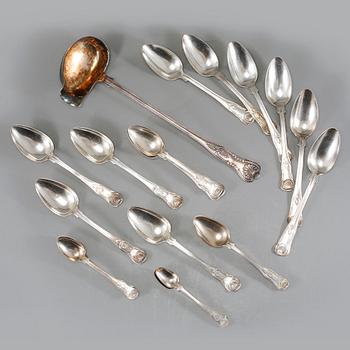 SKEDAR, 19 st, silver, samtliga stämplade omkring 1800-talets mitt. Vikt 811 gram.