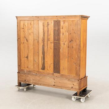 Bookcase/Display cabinet, first half of the 20th century.