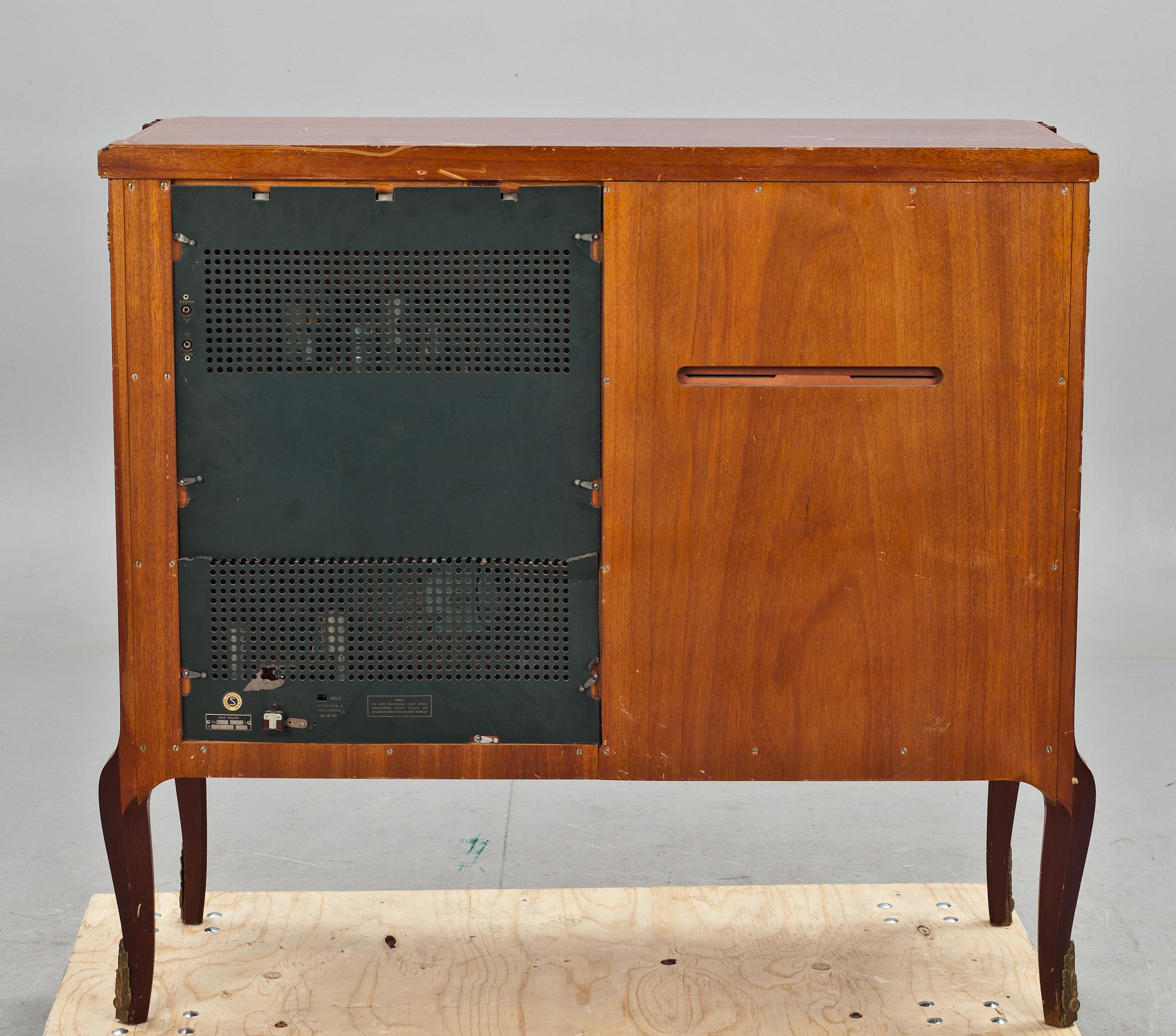 MUSIKMÖBEL, gustaviansk stil, omkring 1900-talets mitt.