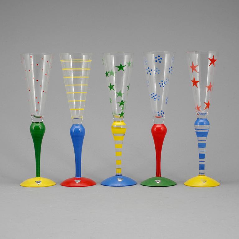 CHAMPAGENSTRUTAR, 5 st samt SKÅL, glas "Clown", Anne Nilsson, Orrefors.