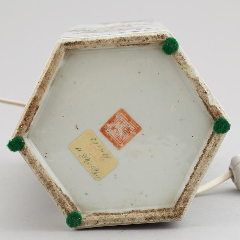 A famille rose table lamp made out of a lantern, and a teapot, dish and jar, late Qing dynasty.