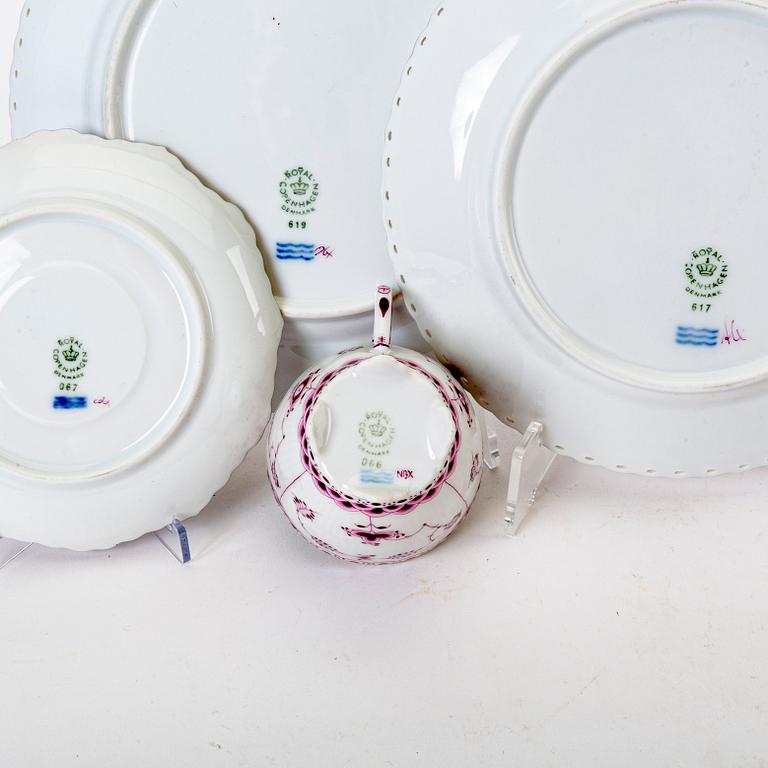 A Musselmalet helblonde red 10 pcs porcelain service Royal Copenhagen 1952.