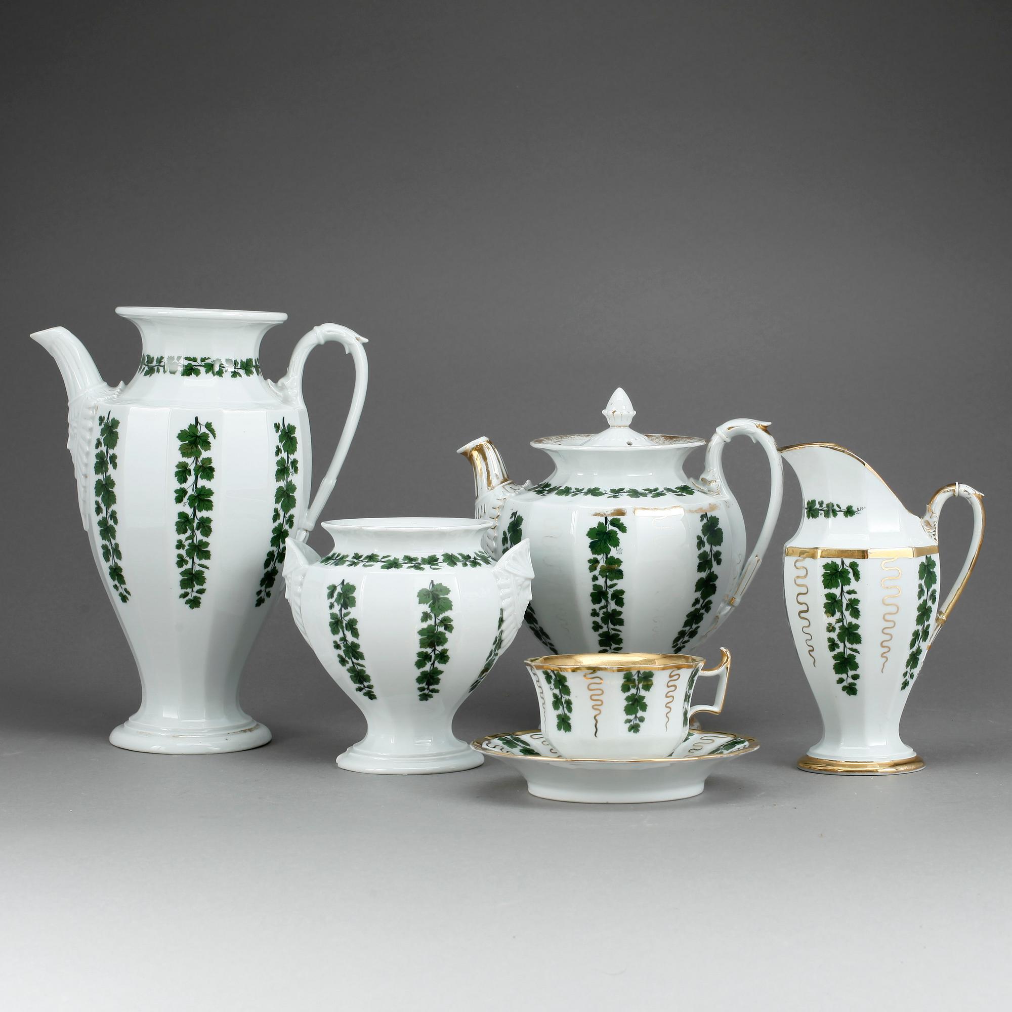 SERVIS, 12+4 delar, porslin, Meissen liknande märkning, 1800-tal.