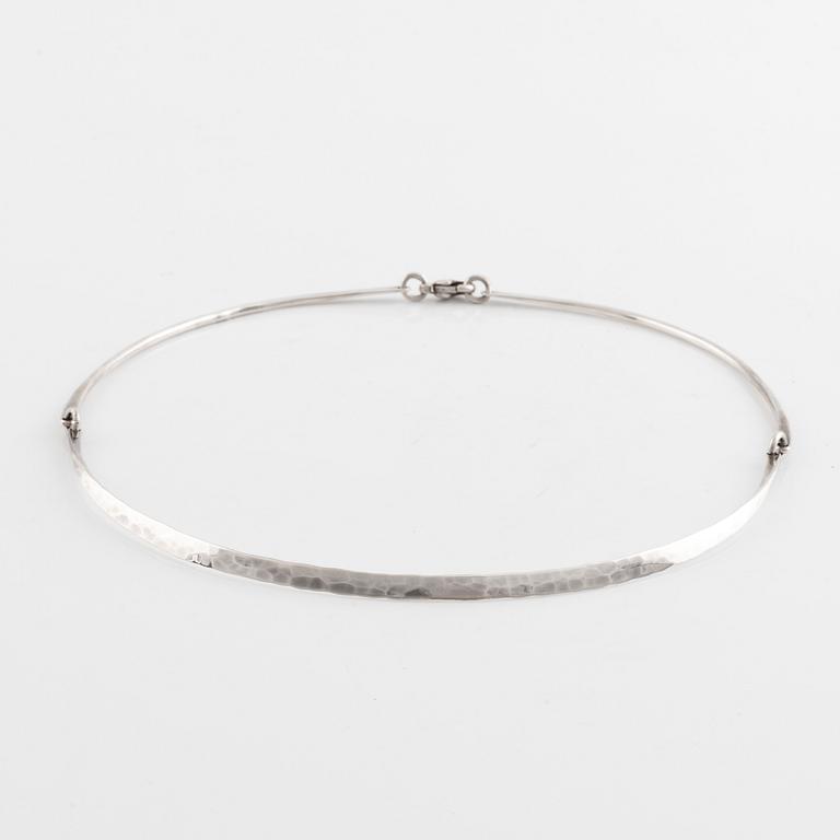 Annie Jägbeck silver necklace and earrings.