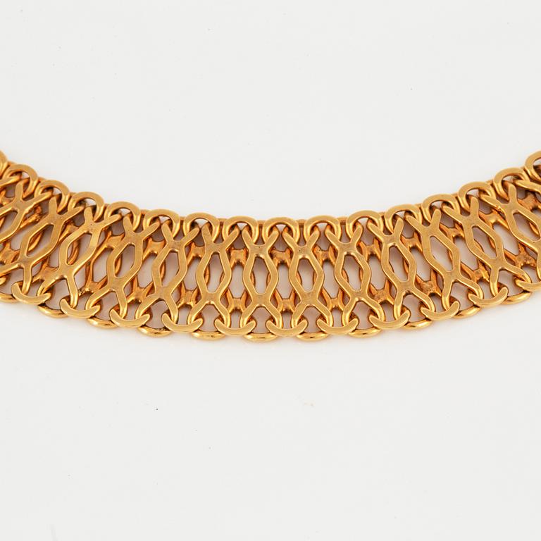 18K gold necklace.