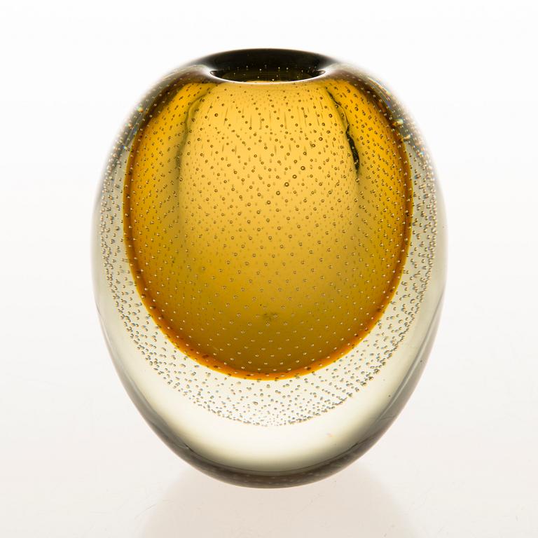 GUNNEL NYMAN Glass Vase, signed G. Nyman Nuutajärvi Notsjö.