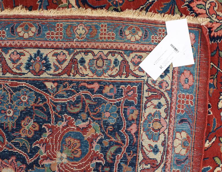 SEMI-ANTIQUE KASHAN. 394 x 309,5 cm.