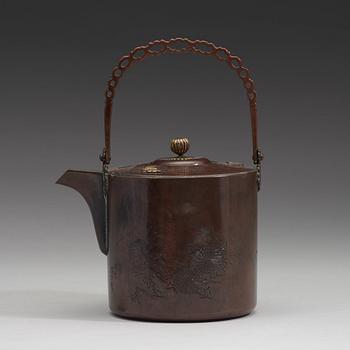 A Japanese copper alloy tea pot with cover, late Edo period (1603-1868).