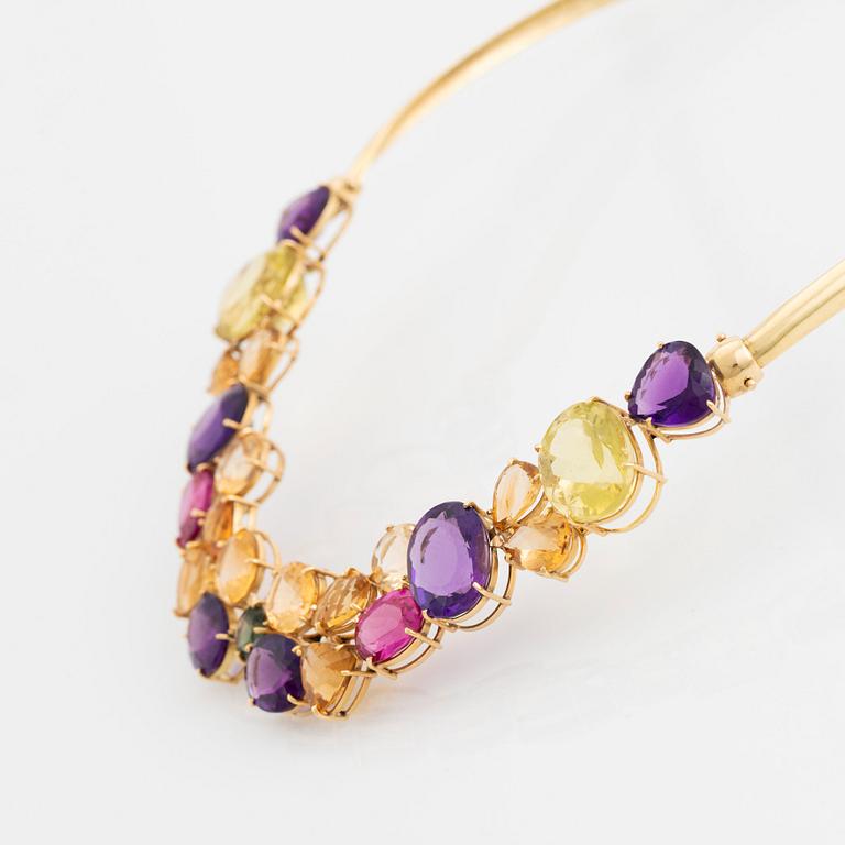 An 18K gold necklace set with faceted quartz and tourmaline.