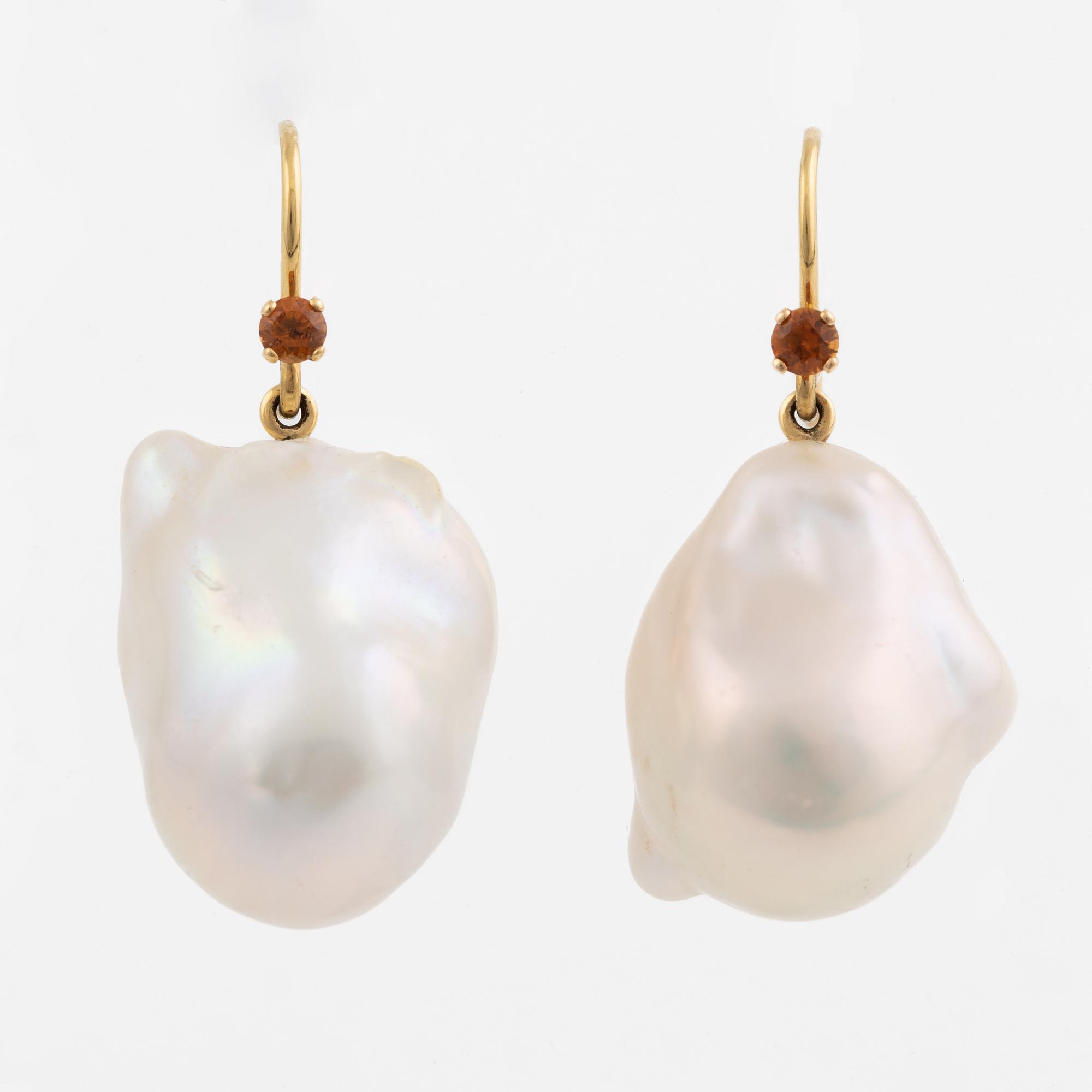 Ebba Brahe, earrings, "The Skokloster Earrings" 18K gold with baroque pearls.