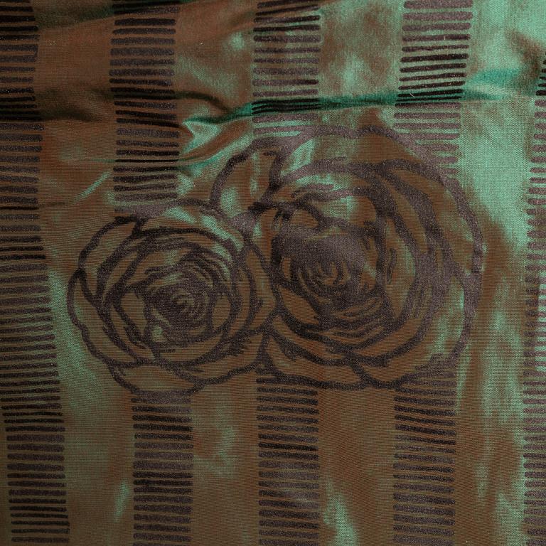 Gardiner, ett par, grönt mönstrat siden.